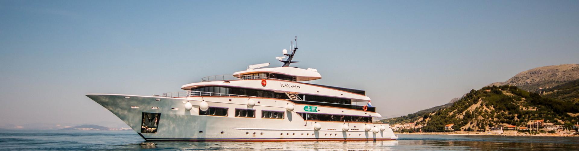 Deluxe navire de croisière MV Black Swan- yacht à moteur