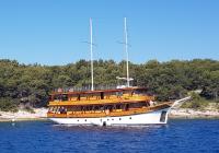 voilier à moteur - voilier à moteur en bois Split Croatie