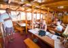 Navire de croisière traditionnel Madona - voilier à moteur en bois 1958  batueaux location Split