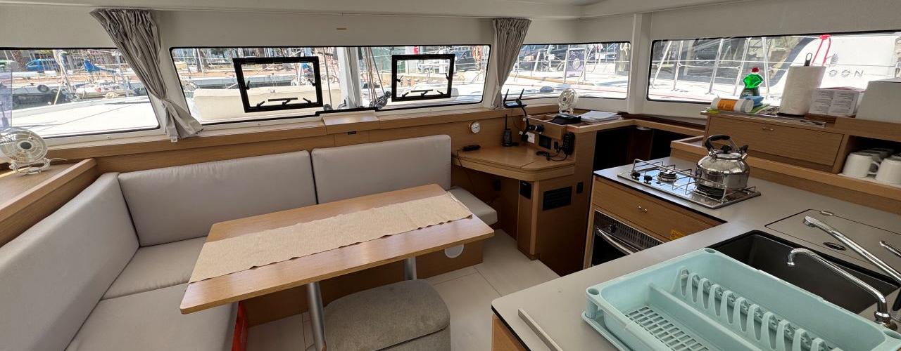 catamaran Excess 11