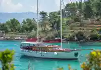 voilier à moteur - goélette Omiš Croatie