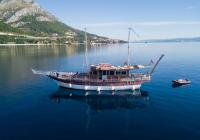 voilier à moteur - goélette Omiš Croatie