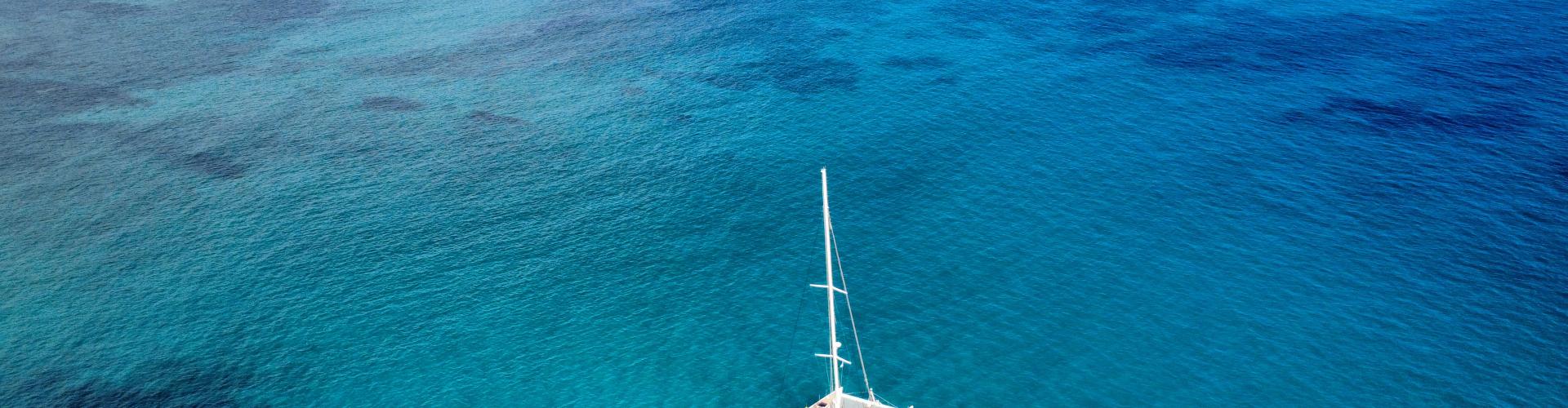 2005. Lagoon 570