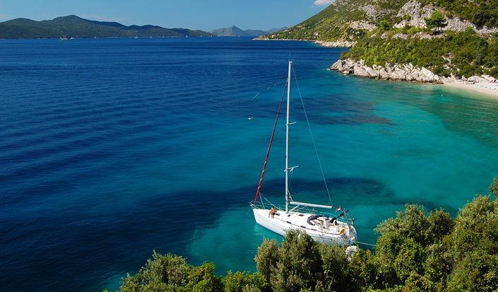 Le long de la côte Adriatique, vous pouvez trouver d'excellents endroits pour la plongée