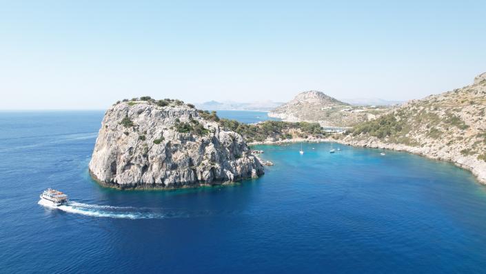 Yacht-Rent: Baie d'Anthony Quinn - location voilier Rhodes, Grèce